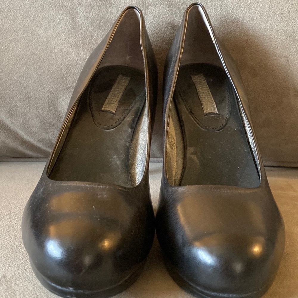 Banana Republic maritza black pumps 4.5” heel size 9.5